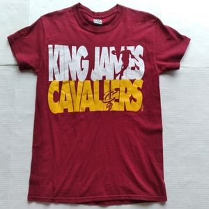 Majestic King James Cavaliers Maroon T-shirt Size Small